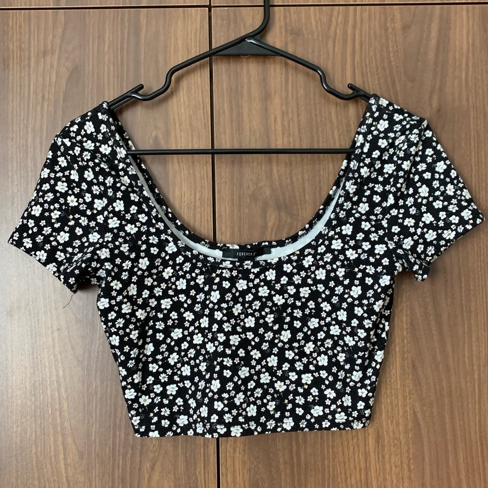 Forever21 Black White Floral Cropped Scoop Tee NWT